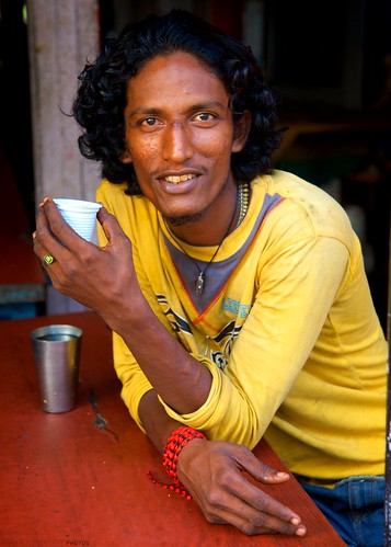 portrait people india canon handheld dslr 2009 mahabalipuram canoneos1dmarkiii efllens