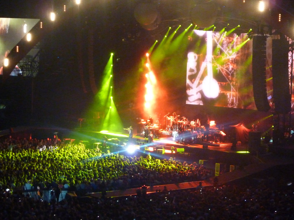 Jay-Z Celebrates Beyoncé’s Birthday with London Show and Fugees Reunion