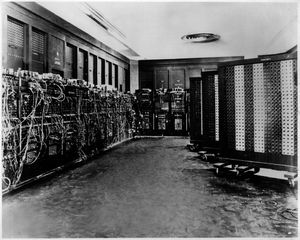 Вычислительная машина появилась. Eniac 1946. Первый компьютер ЭНИАК 1946. ЭНИАК 1945. Первый компьютер в мире ЭНИАК.