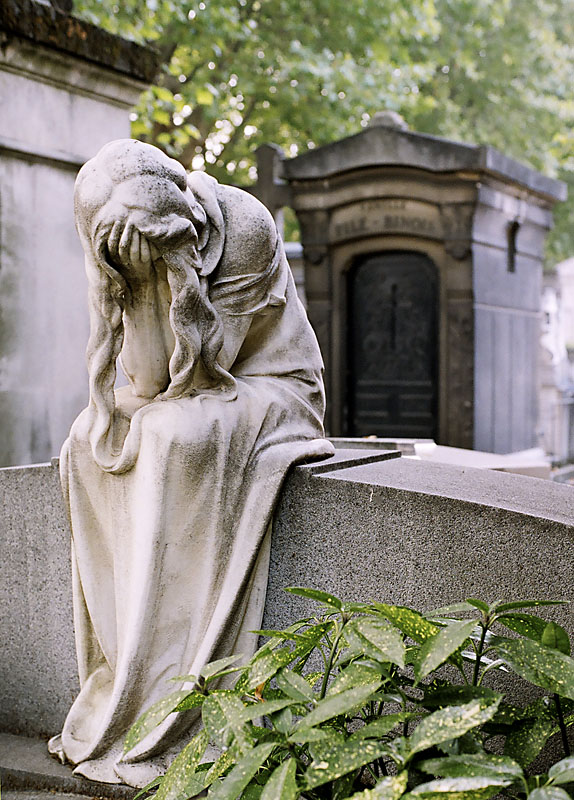Mourner, Montparnasse cemetery