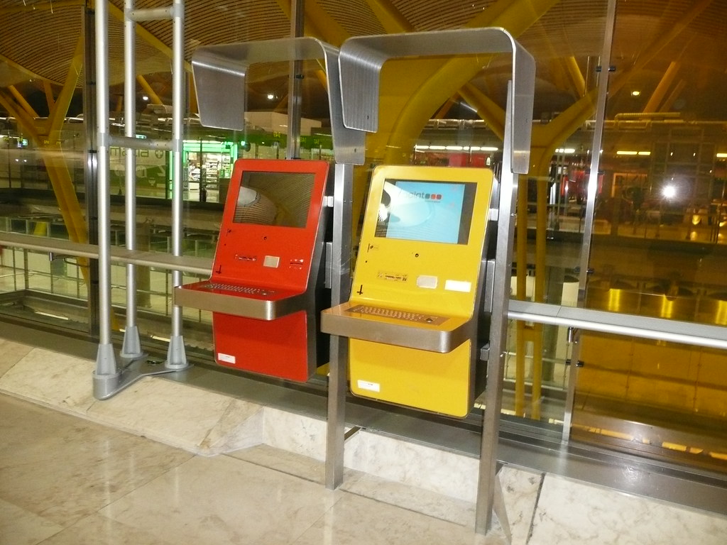 Puntos de acceso a internet Aeropuerto de Madrid T4 - Flickr