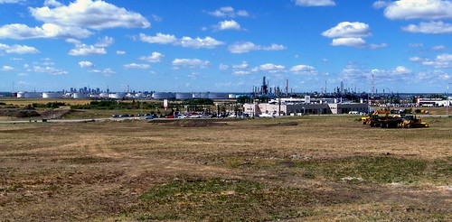 industry edmonton alberta sherwoodpark toyota refinery 2009 oilandgas industrial blue color colour ab canada decade2000 canadagood