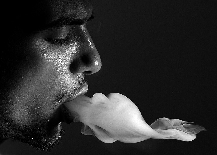 Badania wykazały, komu i dlaczego trudniej jest rzucić palenie: kobiecie czy mężczyźnie
