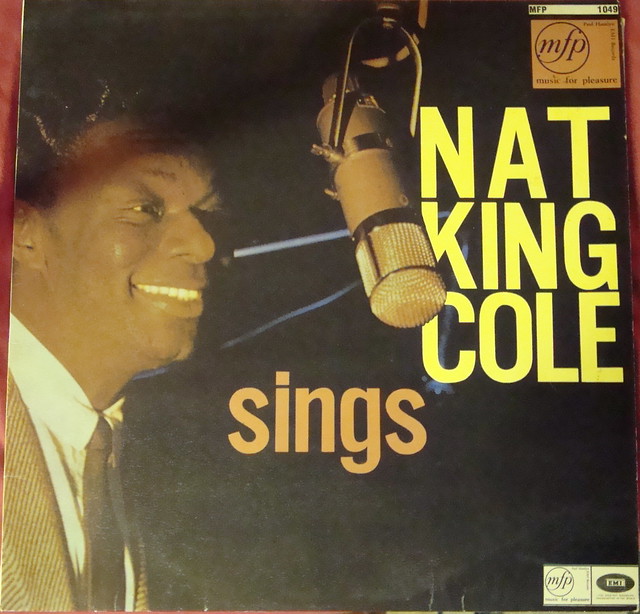 NAT KING COLE  SINGS