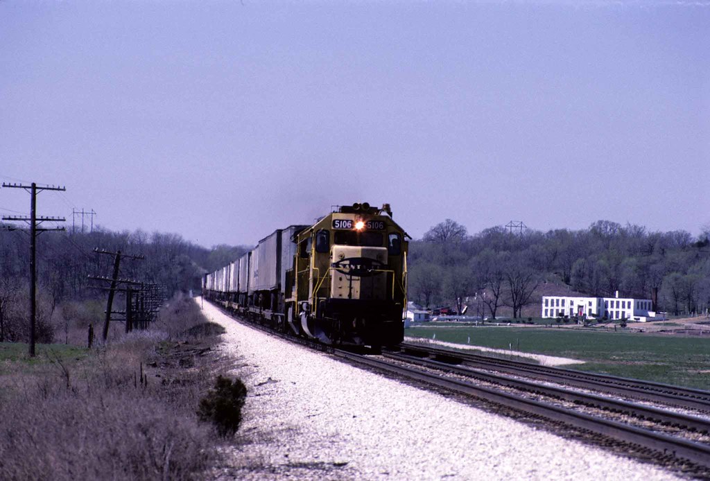 EB Entering Mississippi River Valley | ATSF 5106 passing Iow… | Flickr