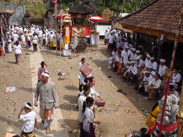 Dalem Pingit Temple Overture Ceremony (Kawan, Bali 2009)