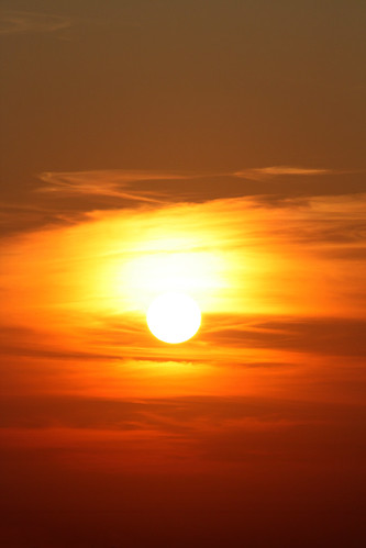 city morning red orange sun rot nature yellow clouds sunrise canon germany geotagged deutschland eos place sunday natur wolken gelb magdeburg stadt sonne sonnenaufgang 2009 sonntag morgens saxonyanhalt sachsenanhalt canoneos450d geo:lon=11622956 geo:lat=52083034