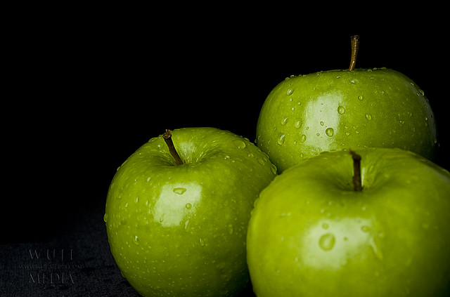 Apples on Black_0100_Flickr