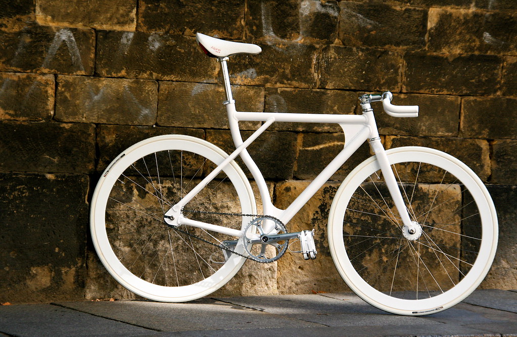 Белый велосипед рама