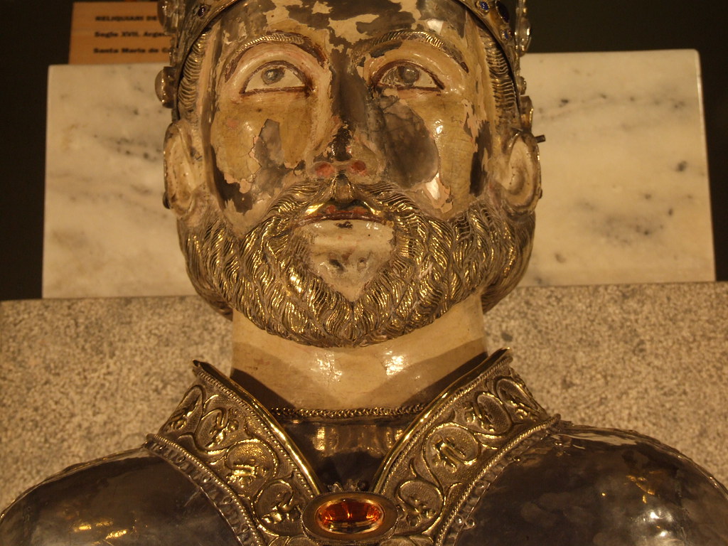 Camprodon - Església de Santa Maria / Bust de Sant Patllari