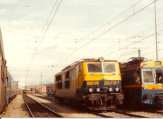 RENFE0011 Locomotor 250 026-2 en Miranda de Ebro