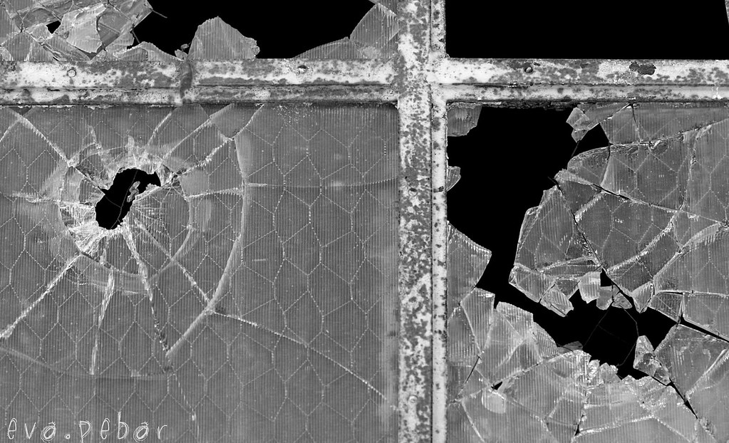 Cristal roto // Broken Glass by eva.pébar
