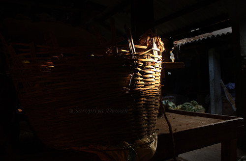 light sunlight canon basket bangalore rays dslr lettherebelight russellmarket indianphotography canon1000d lightfallingonbasket canon1000ddslr