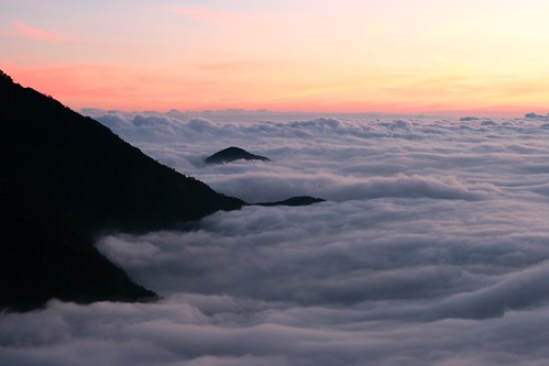 Sunset at N. Dawu Mt. Ht 3090M, Taiwan by jsjchen, a sea of clouds at sunsetsunset mountain taiwan cloudofsea northdawumountain