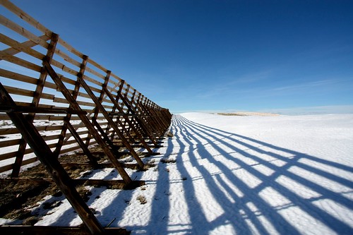 wood blue sky usa white snow lines america fence landscapes horizon wyoming parallel wy canonefs1022mmf3545usm windbreak canoneos450d