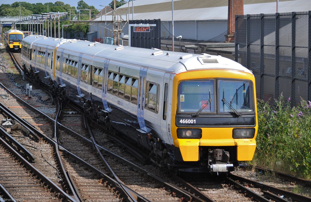 466001 | 466001 + 466013 depart Gillingham Reception Roads o… | Flickr