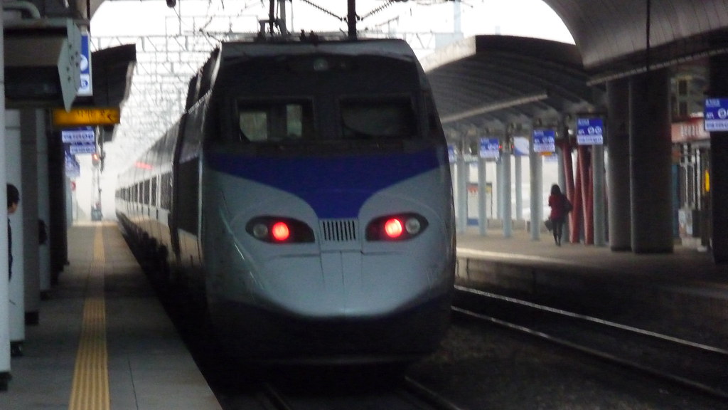KTX, High speed korean train based on the French TGV | Flickr