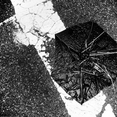 Abtract in Rain / 20090911.SD850IS.2756.SQ.BW / SML | by See-ming Lee (SML)