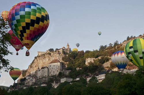 france hot festival sunrise balloons landscape dawn nikon frankreich air flight lot medieval vol launch 46 rocamadour perigord d300 montgolfier quercy tamron1750mmf28