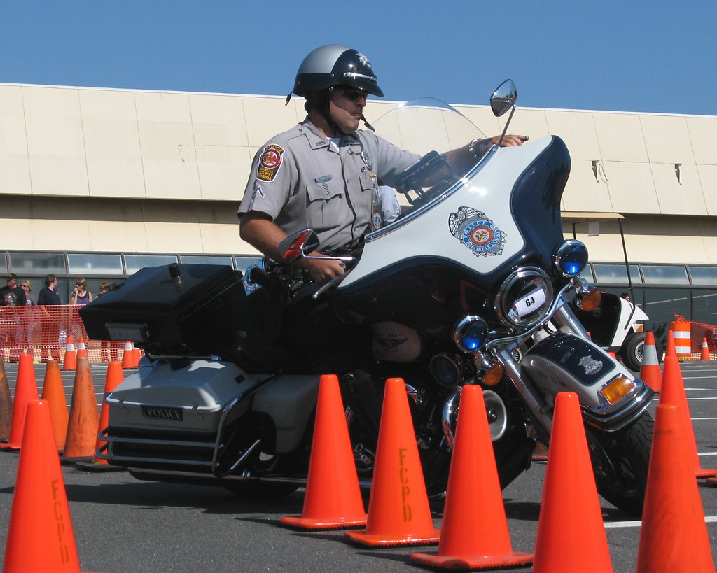 2009 MAPMRC -- 183 | Fairfax County PD motorcop guiding his … | Flickr