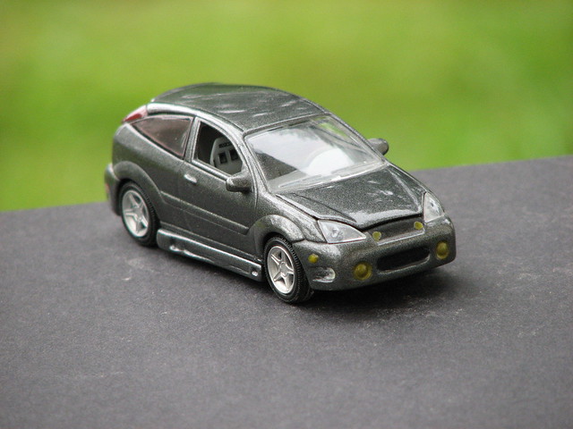 A 1/43 SCALE 2002 FORD FOCUS