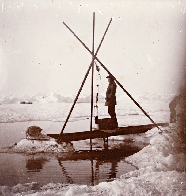 Fridtjof Nansen måler dypvannstemperatur, 1894