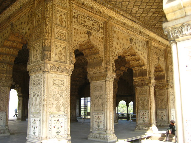 Delhi: Red Fort / Lal quila: Interiors of the Diwan-e-khas