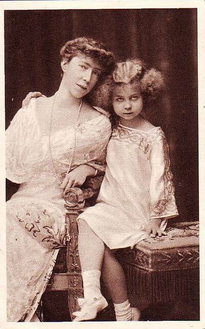 Königin Elisabeth von Belgien mit Tochter Marie Jose