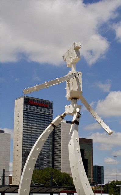 Giant Robot Attacks Downtown04