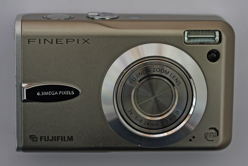 富士フイルム - Fujifilm Finepix F31FD SuperCCD 6.3Mpの+urbandrive