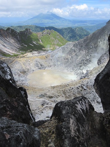 sumatra indonesia volcano crater berastagi sibayak gunungsibayak