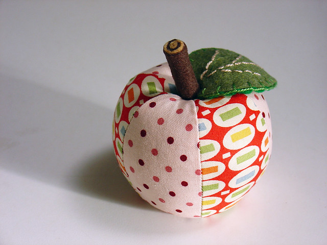 apple pincushion tutorial.