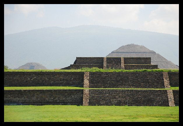 Pirámides Mexicas, Azul Cooper México en Contrastes