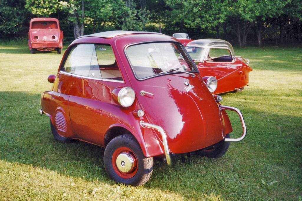 isetta-messerschmitt-bmw-isetta-parked-in-front-of-a-mes-flickr