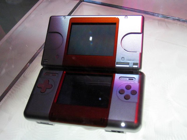 2004 E3 Nintendo DS prototype | The first unveiling of the D… | Flickr