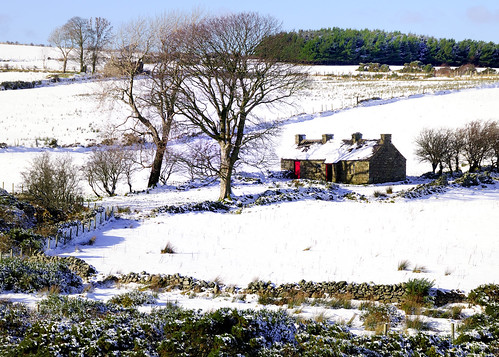 ireland winter snow cottage mourne mournemountains