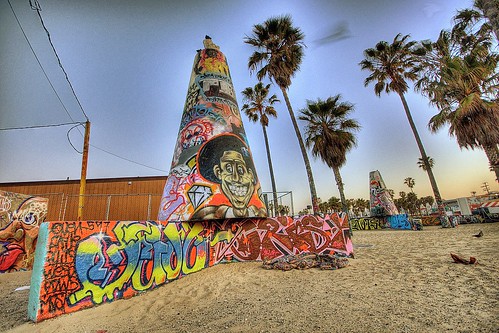 california beach sunrise graffiti losangeles venicebeach 2009 hdr sigma1020mm graffitipit sonydlsra700