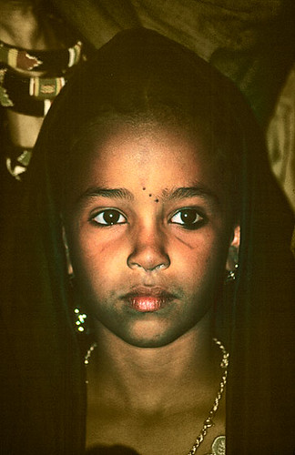 Tuareg girl, Essouk Festival (January 2004)