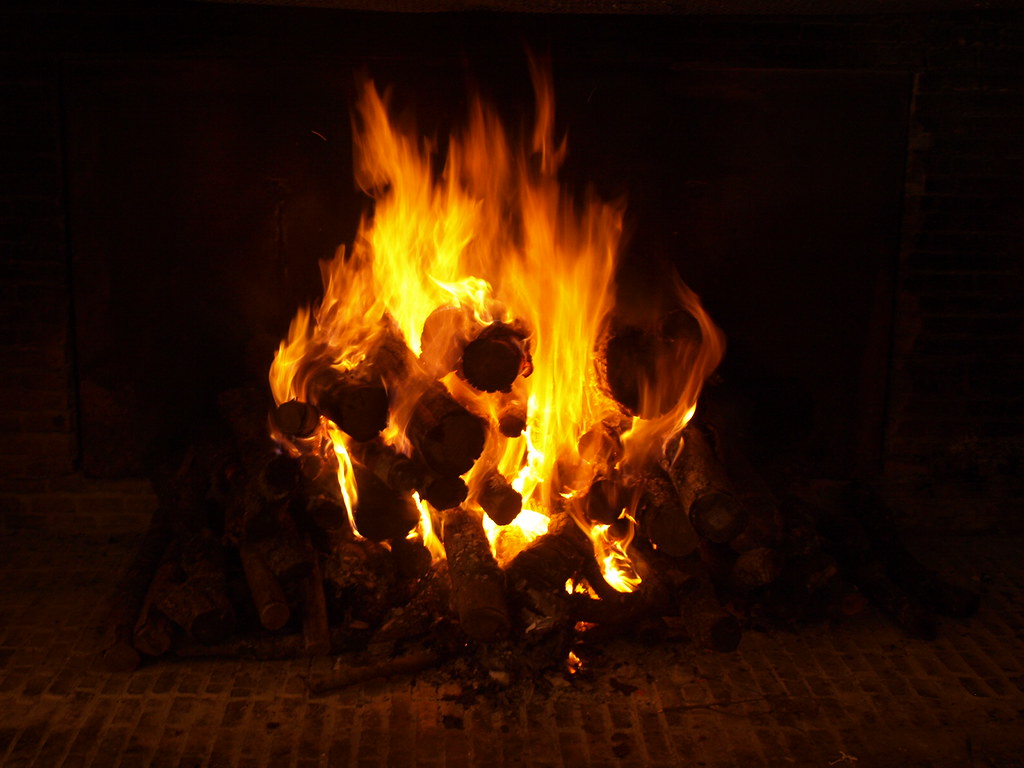 PB224137 Fuego de chimenea | Fuego de chimenea en el Hotel L… | Flickr