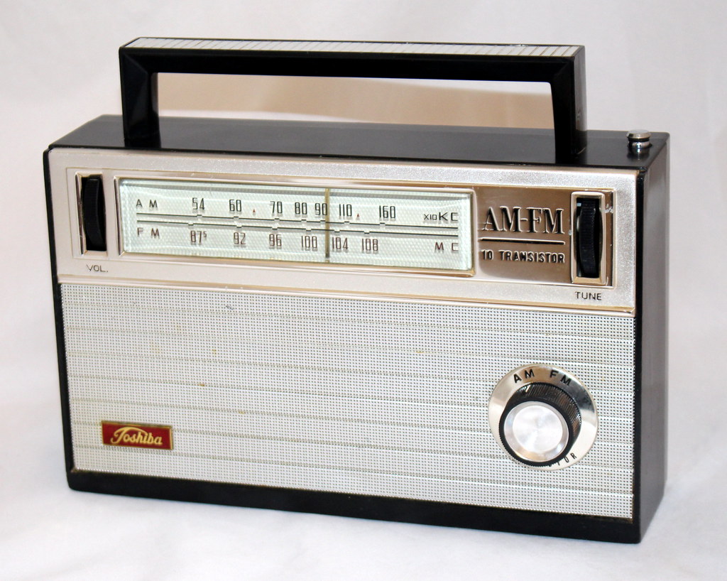Vintage Toshiba Transistor Radio, Model 10TL-655F, AM & FM… | Flickr