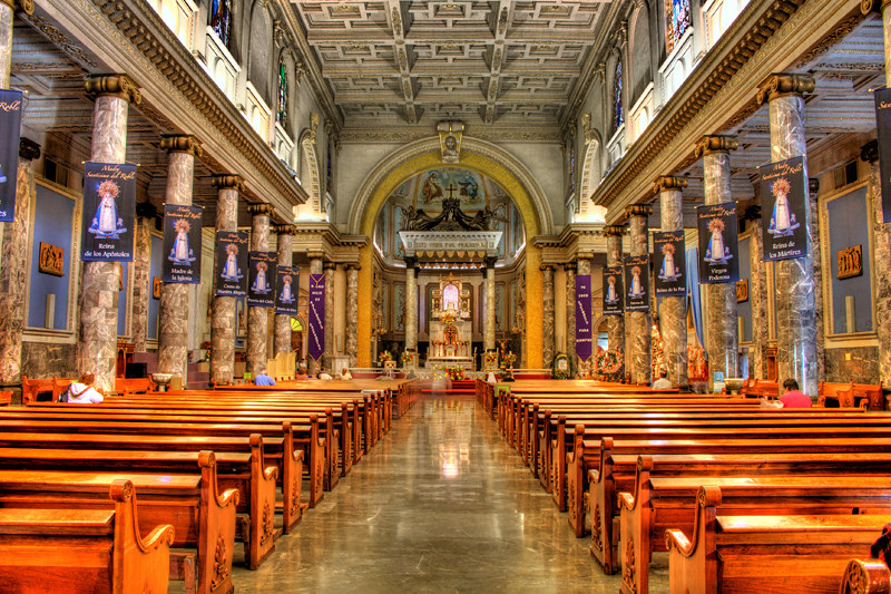 Basilica del Roble | Increíble que existan edificaciones tan… | Flickr