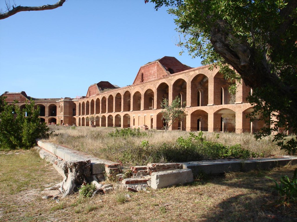 294 | Inside the fort. There are 320 of those arched rooms; … | Flickr
