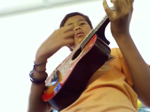 young street singer | by em de a