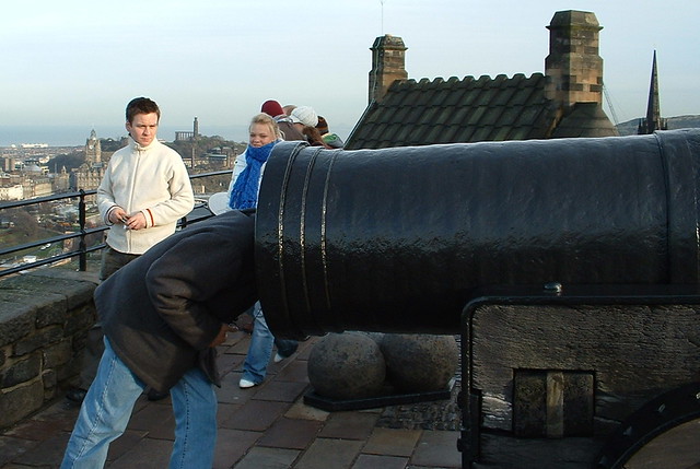 HUMAN CANNONBALL Edinburgh Castle, Scotland