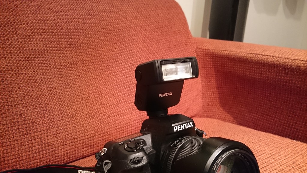 持ち運ぶに便利なPENTAXデジタル一眼カメラ用オートフラッシュ 
