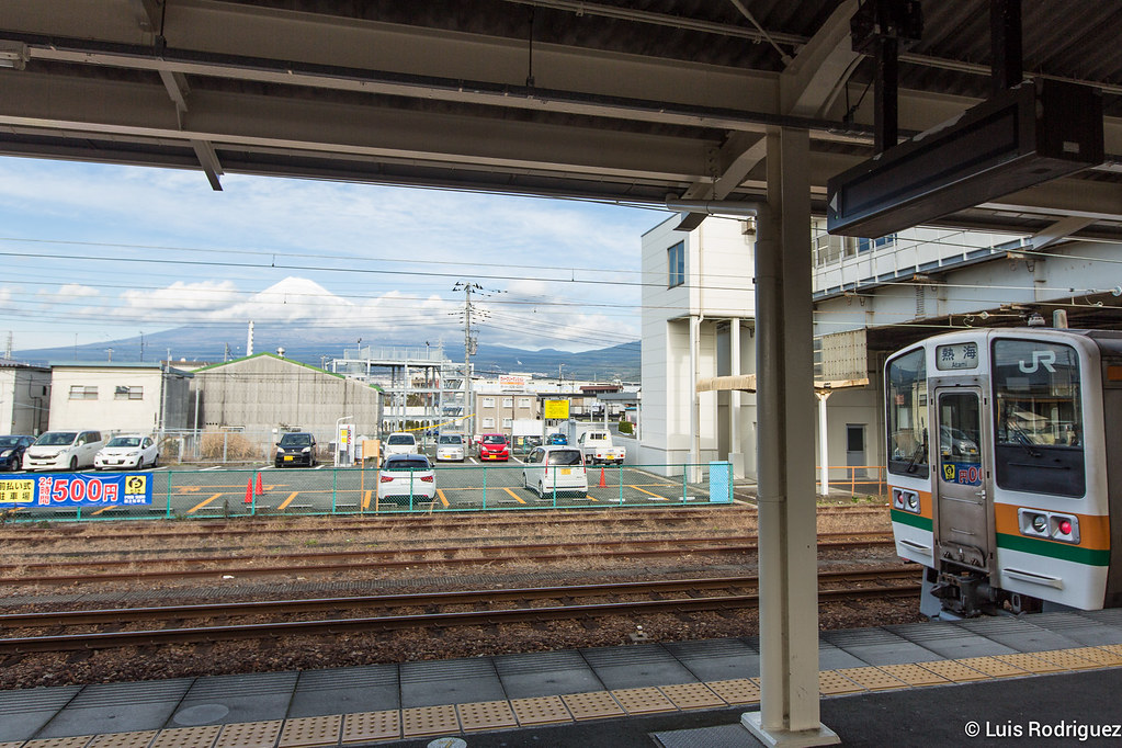 Monte Fuji visto desde la estaci&oacute;n de Fujiwara de JR