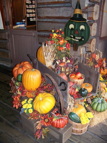 Halloween decorations at Davy Crockett's Pioneer Mercantil… | Flickr