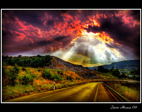 Carretera al cielo..... by javirunner