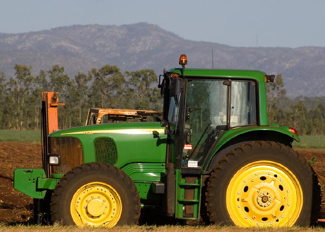 Traktory, ciągniki rolnicze John Deere używane