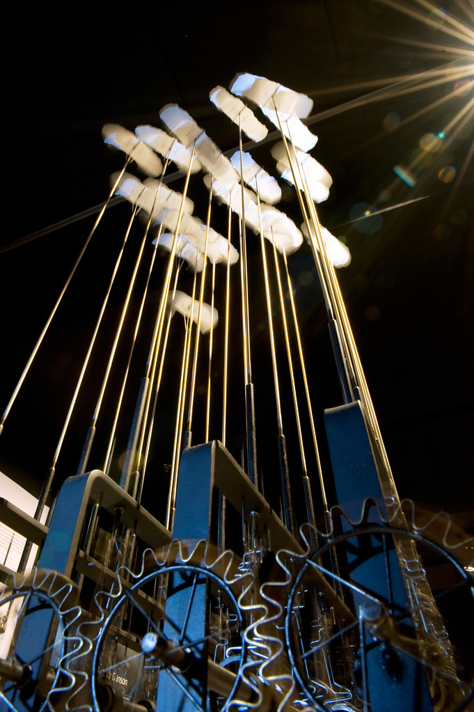Machine with 22 Scraps of Paper / Arthur Ganson | A flock of… | Flickr